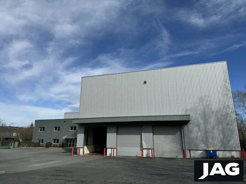 Local d’activités dans Lozanne à louer - Photo de l’immeuble – Image 1 sur 16