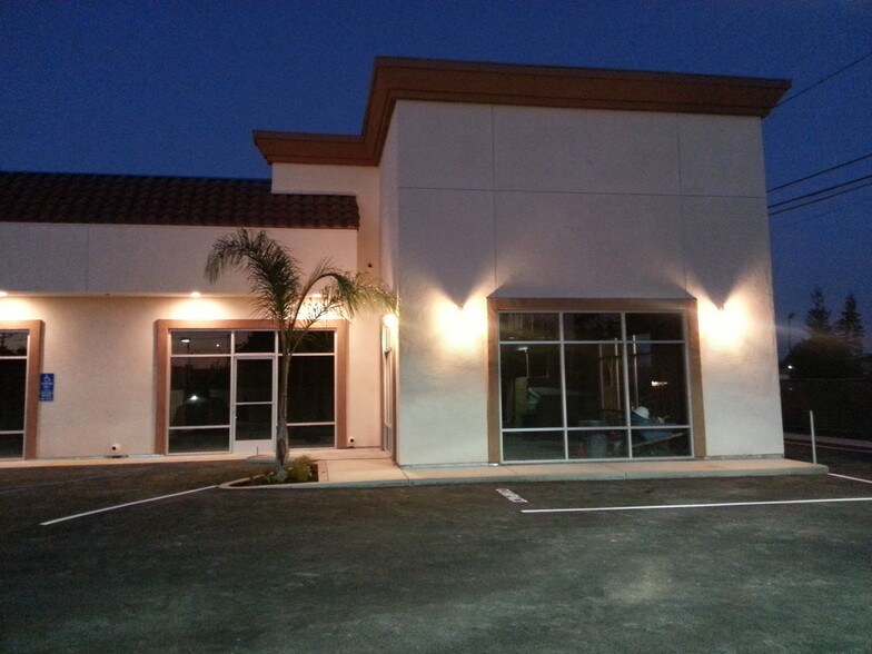 2860 E Vineyard Ave, Oxnard, CA à louer - Photo de l’immeuble – Image 2 sur 20