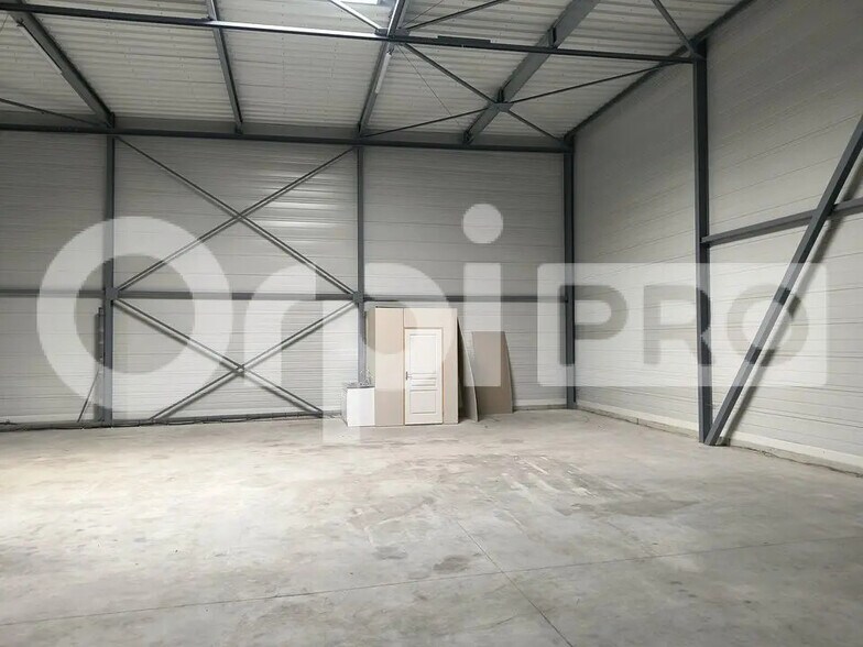 Local d’activités dans Cernay-lès-Reims à louer - Photo de l’immeuble – Image 3 sur 4