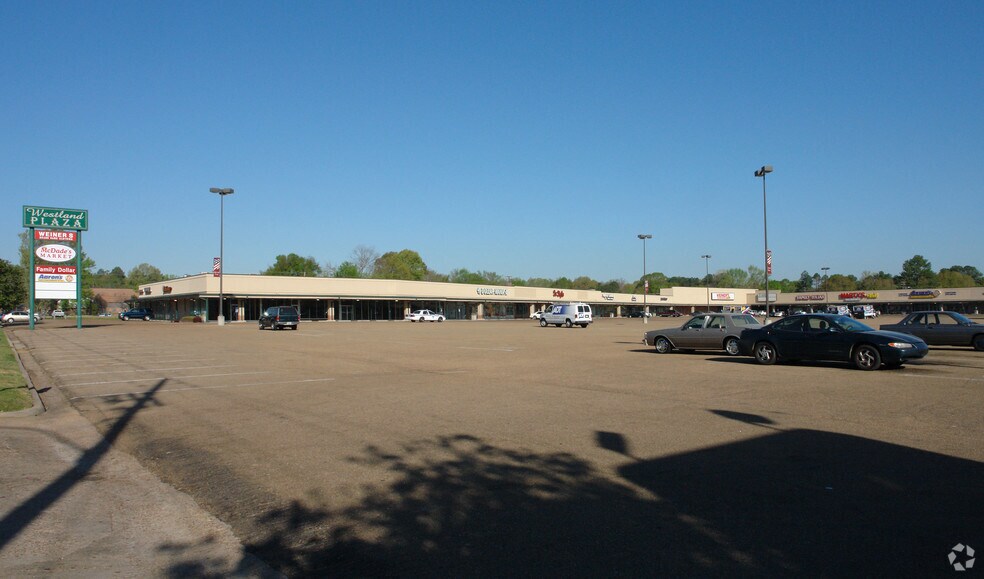 809-915 Ellis Ave, Jackson, MS à louer - Photo de l’immeuble – Image 1 sur 14