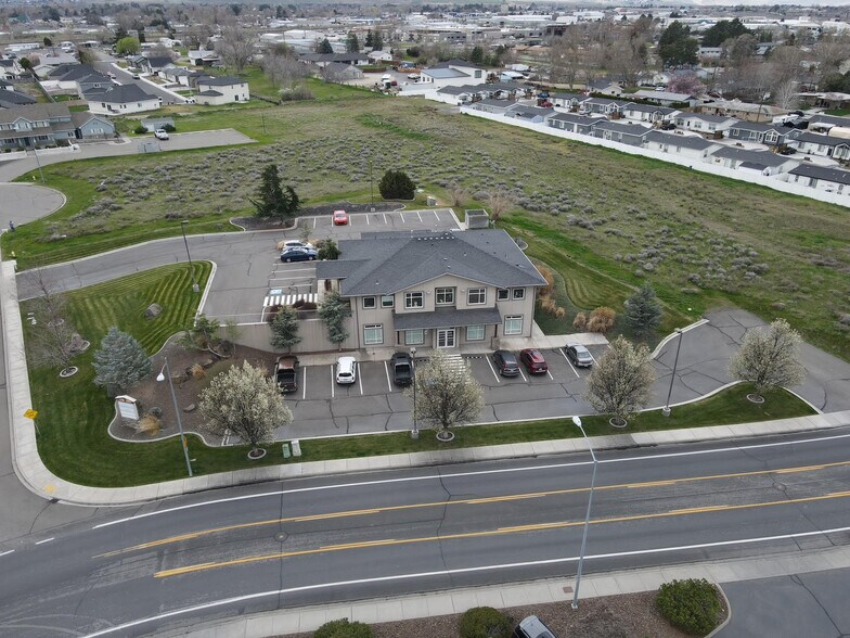 1123 N Grant Pl, Kennewick, WA à vendre - Photo de l’immeuble – Image 2 sur 18