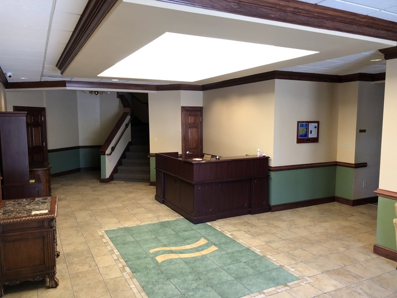433 E Commonwealth Blvd, Martinsville, VA à louer - Hall d’entrée – Image 1 sur 13