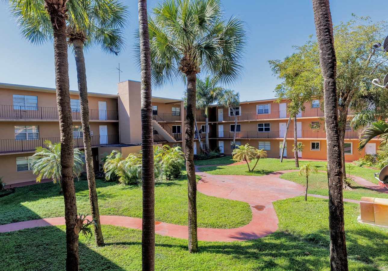 1230-1330 W 54th St, Hialeah, FL 33012 - Lot 40 Units -  - Photo intérieure - Image 1 of 17