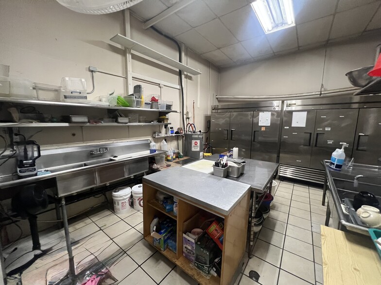 46-138 Kahuhipa St, Kaneohe, HI à louer - Photo intérieure – Image 3 sur 9