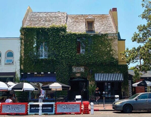 8428 Melrose Pl, Los Angeles, CA à louer - Photo de l’immeuble – Image 2 sur 6