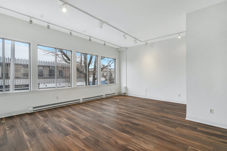 107-111 Main St, New Canaan, CT à vendre - Photo intérieure – Image 3 sur 28