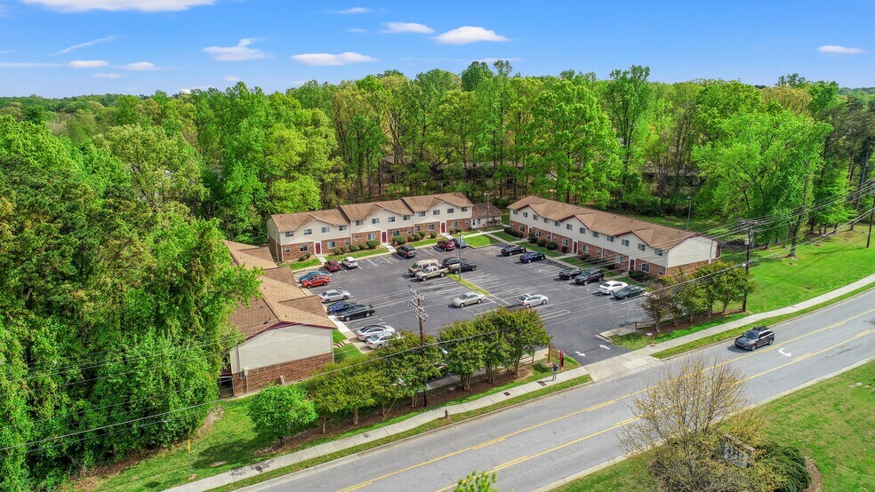 1611 Fairfax Rd, Greensboro, NC à vendre - Photo de l’immeuble – Image 2 sur 7
