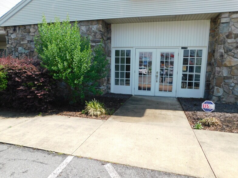 2213 N Reynolds Rd, Bryant, AR à louer - Photo de l’immeuble – Image 2 sur 17