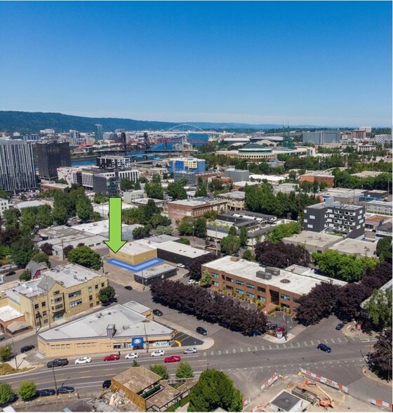 823 SE ash street, Portland, OR à louer - Photo principale – Image 1 sur 11