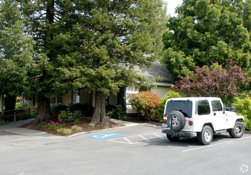 465 March Ave, Healdsburg, CA à vendre - Photo principale – Image 1 sur 17