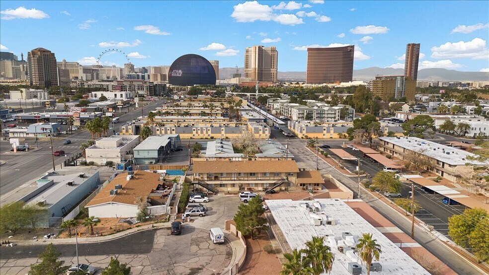 3719 Royal Crest St, Las Vegas, NV à vendre - Photo de l’immeuble – Image 2 sur 14
