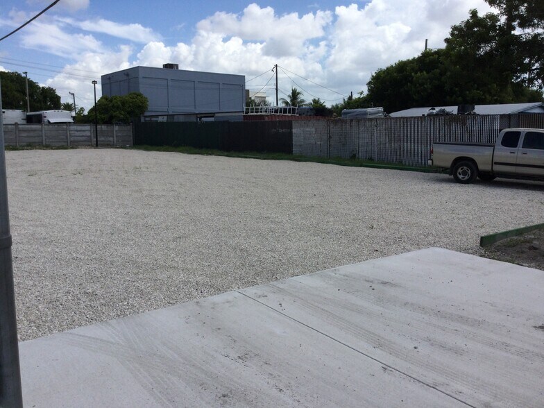 10839 22nd St, Miami, FL à louer - Photo de l’immeuble – Image 3 sur 3