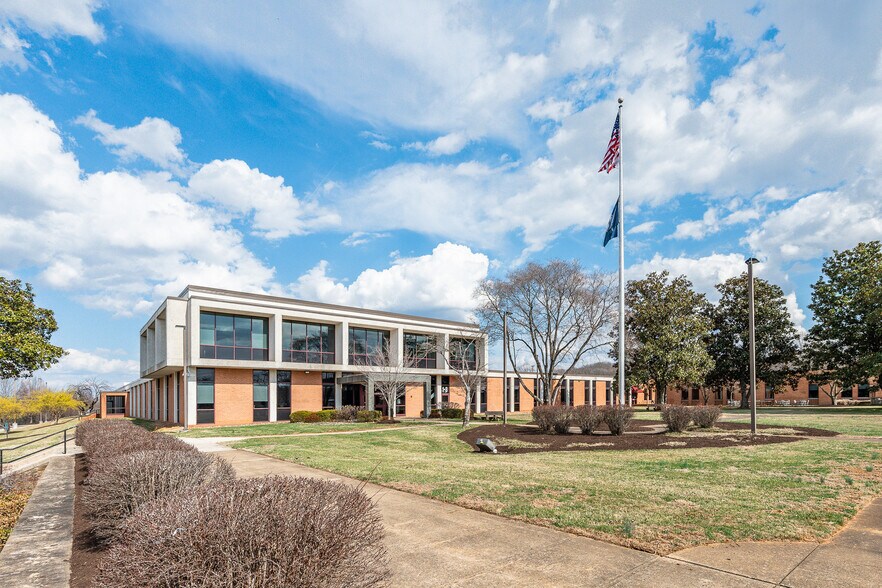 3100 Albert Lankford Dr, Lynchburg, VA à vendre - Photo de l’immeuble – Image 1 sur 14