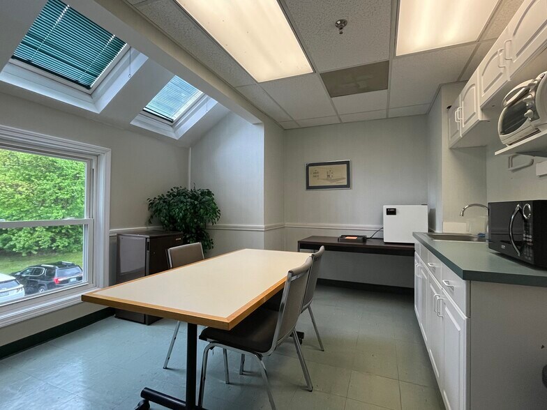 19 Kilton Rd, Bedford, NH à louer - Photo de l’immeuble – Image 2 sur 13