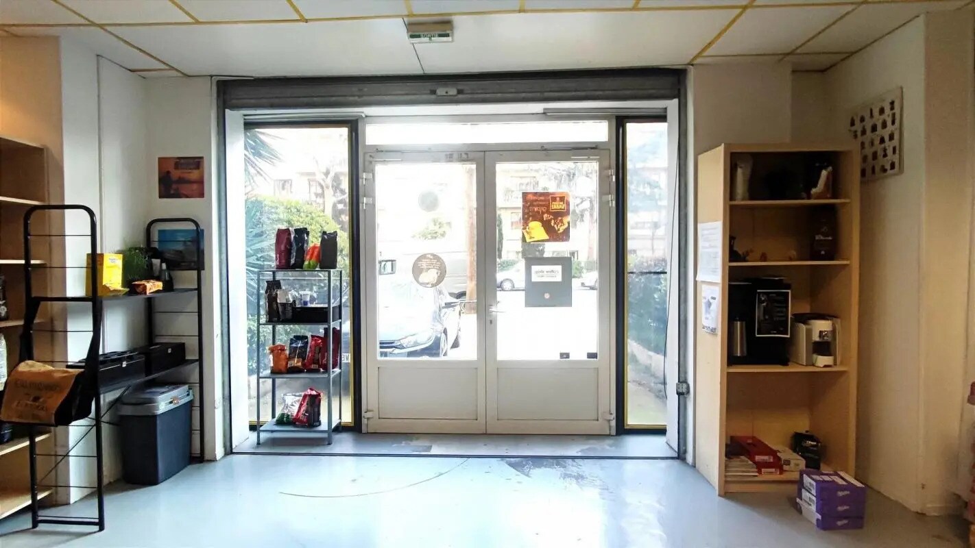 Local commercial dans Nice à louer Photo de l’immeuble– Image 1 sur 8