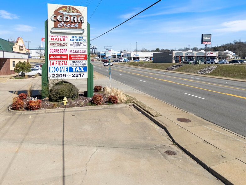 2215 Fayetteville Rd, Van Buren, AR à louer - Photo de l’immeuble – Image 3 sur 25
