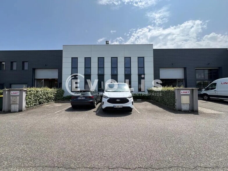 Local d’activités dans Vénissieux à louer - Photo de l’immeuble – Image 1 sur 7