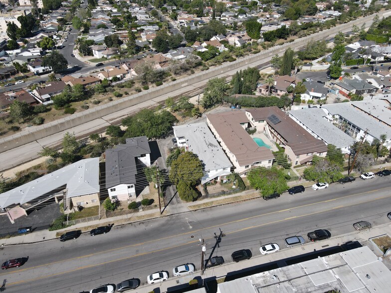 6853 Fulton Ave, North Hollywood, CA à vendre - Photo de l’immeuble – Image 3 sur 8