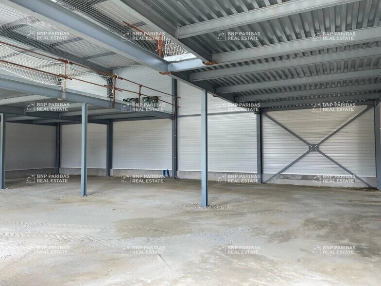 Local d'activités dans Treillières à vendre - Photo de l’immeuble – Image 3 sur 13