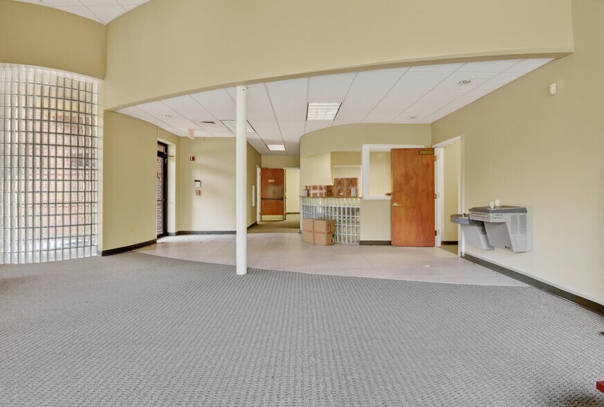 6852 Belfort Oaks Pl, Jacksonville, FL à vendre - Photo de l’immeuble – Image 3 sur 21