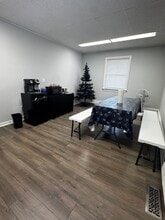 58 W Main St, Freehold, NJ à louer Photo intérieure– Image 2 sur 6