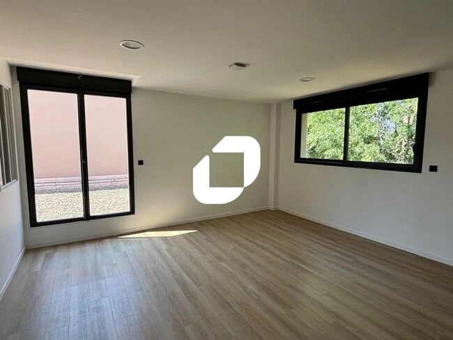 Plus de détails pour 27 Rue Sainte Barbe, Sainte-Foy-lès-Lyon - Bureau à louer