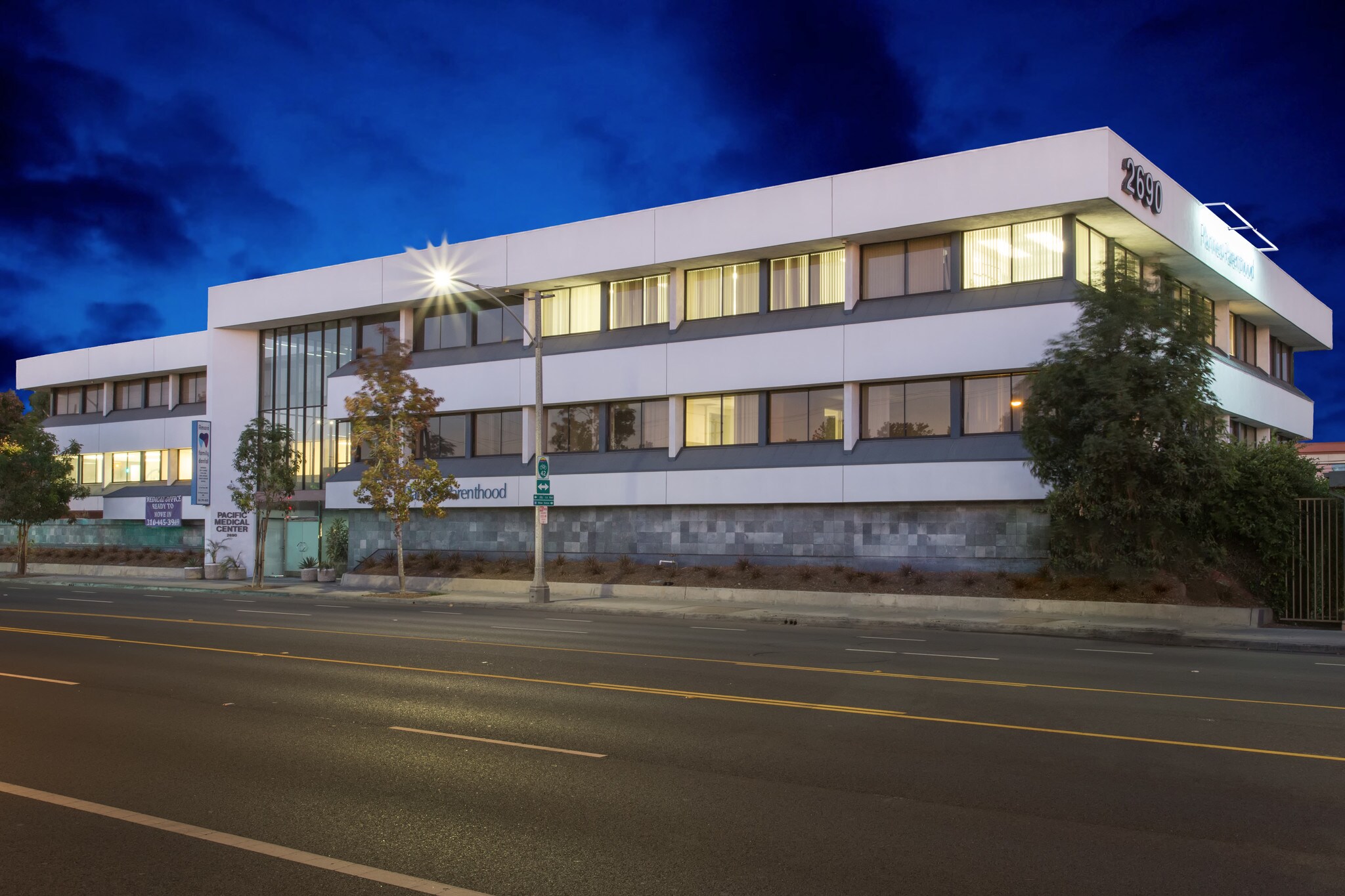 2690 Pacific Ave, Long Beach, CA à louer Photo principale– Image 1 sur 11
