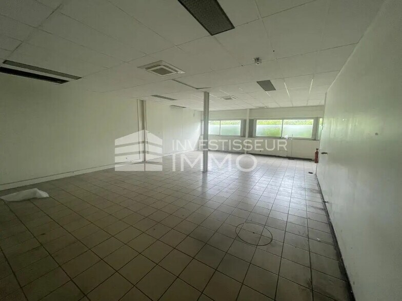 Bureau dans Torcy à louer - Photo de l’immeuble – Image 3 sur 8