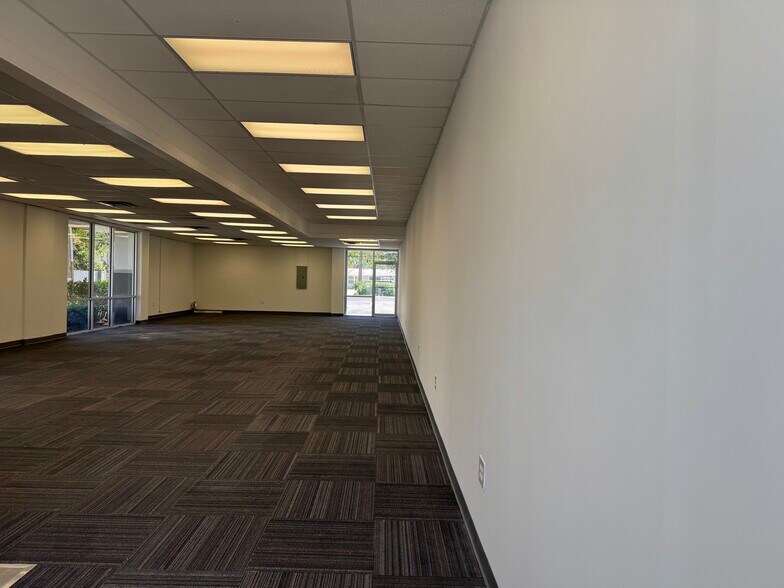 4045 W Kennedy Blvd, Tampa, FL à louer - Photo de l’immeuble – Image 2 sur 15