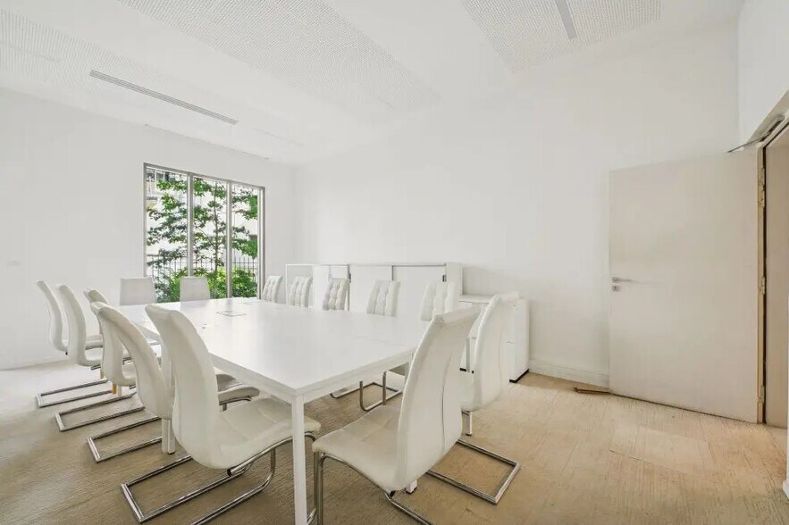 60 Rue Jouffroy D'Abbans, Paris à louer - Photo de l’immeuble – Image 2 sur 9