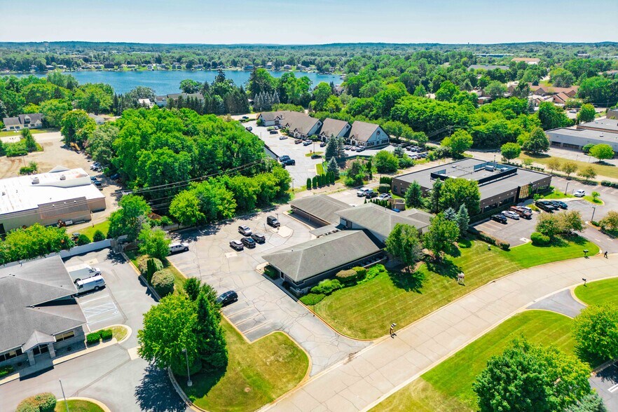 10484 Citation Dr, Brighton, MI à vendre - Photo de l’immeuble – Image 2 sur 37