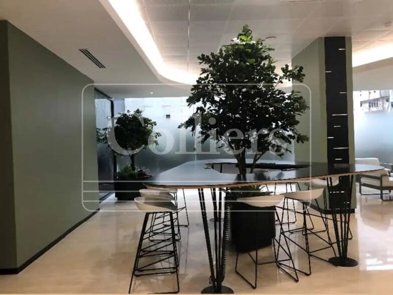 177-185 Rue De Bercy, Paris à louer - Photo de l’immeuble – Image 3 sur 15