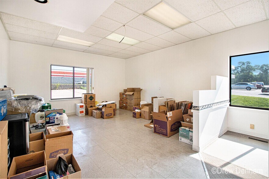 845 4 Mile Rd NW, Grand Rapids, MI à vendre - Photo intérieure – Image 3 sur 23