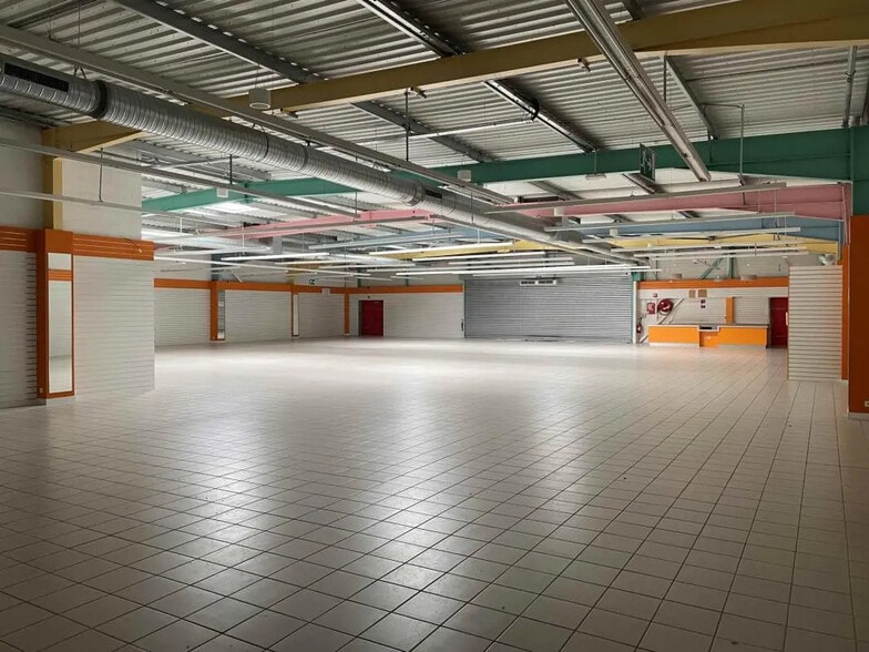 Local commercial dans Le Mans à louer - Photo de l’immeuble – Image 1 sur 4