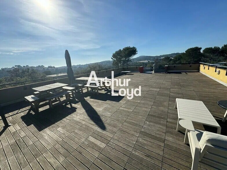 Bureau dans SOPHIA ANTIPOLIS à louer - Photo de l’immeuble – Image 3 sur 7