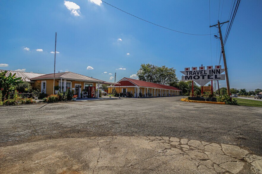 1224 N Dixie Hwy, Cave City, KY à vendre - Photo de l’immeuble – Image 3 sur 21