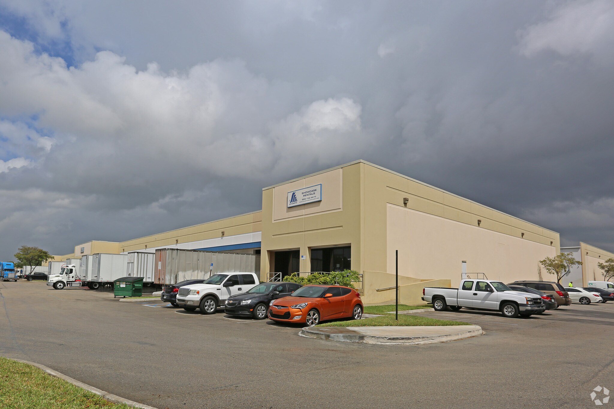 9851 Nw 106th St, Medley, FL à louer Photo principale– Image 1 sur 7