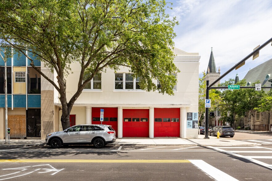 39 E Adams St, Jacksonville, FL à louer - Photo de l’immeuble – Image 3 sur 4