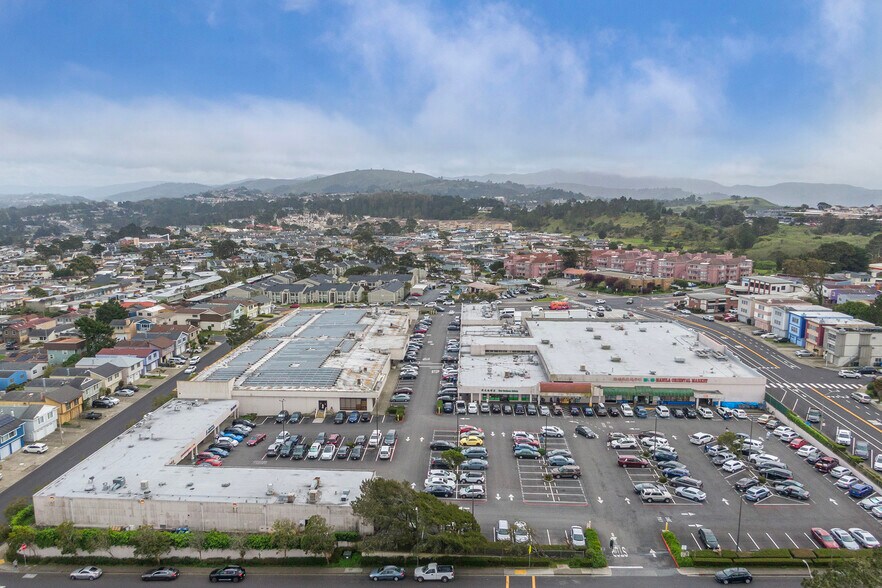 950 King Dr, Daly City, CA à louer - Photo de l’immeuble – Image 3 sur 3