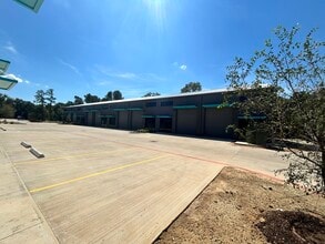 2007 Airport Rd, Conroe, TX à louer Photo de l’immeuble– Image 2 sur 10