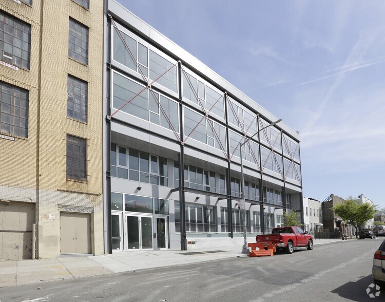 13 Grattan St, Brooklyn, NY à louer - Photo de l’immeuble – Image 2 sur 9