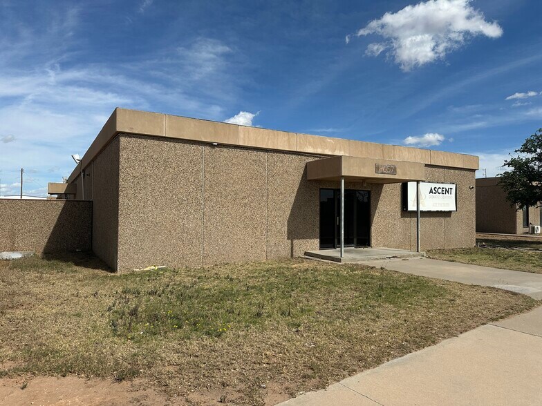 2057 Commerce Dr, Midland, TX à louer - Photo principale – Image 1 sur 20