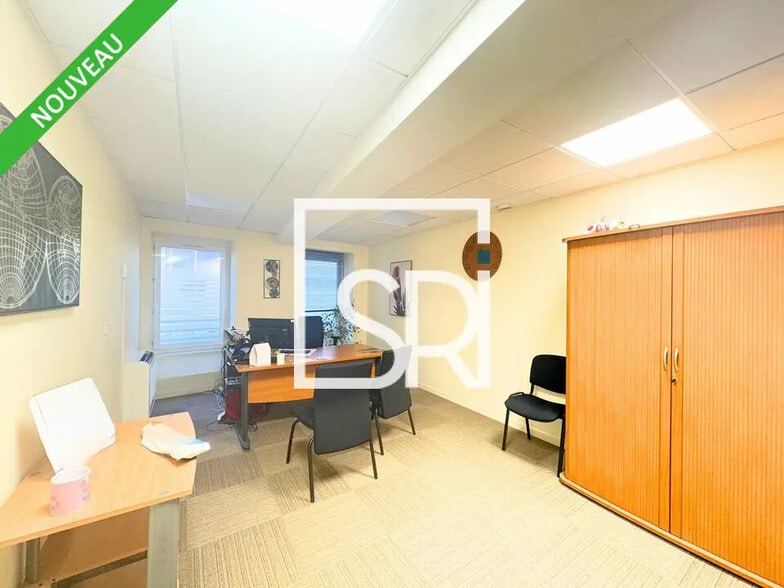 Bureau dans Pont-du-Château à louer - Photo intérieure – Image 3 sur 12