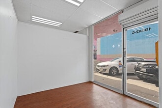 19642 Ventura Blvd, Tarzana, CA à louer Photo intérieure– Image 2 sur 16