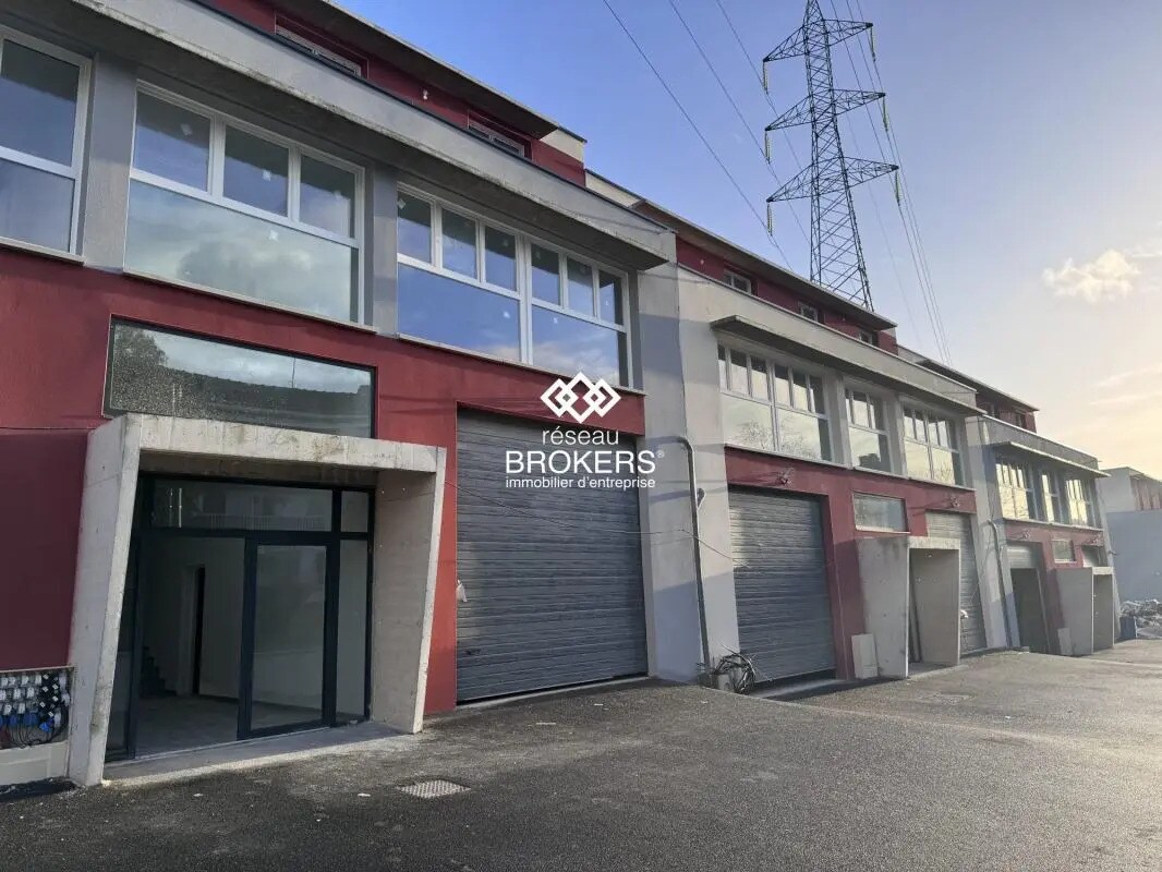 Industriel/Logistique dans Gagny à louer Photo de l’immeuble– Image 1 sur 8