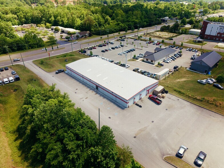 1345 Callahan Dr, Knoxville, TN à vendre - Photo de l’immeuble – Image 3 sur 39