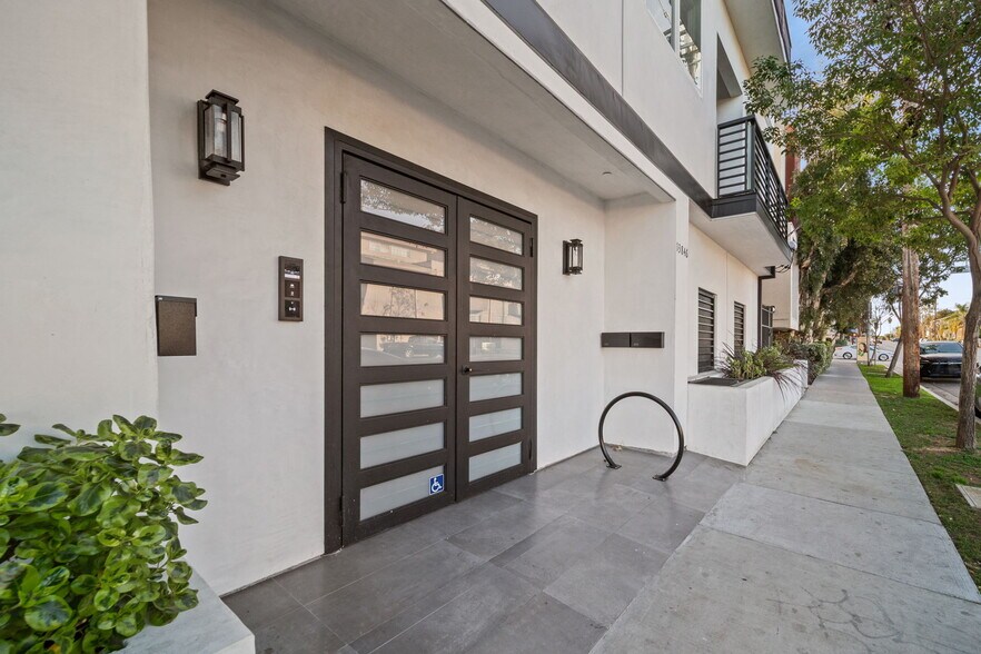 13846 Moorpark St, Sherman Oaks, CA à vendre - Photo de l’immeuble – Image 2 sur 15
