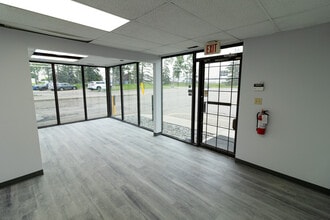 1530 27th Ave NE, Calgary, AB à louer Photo intérieure– Image 2 sur 18