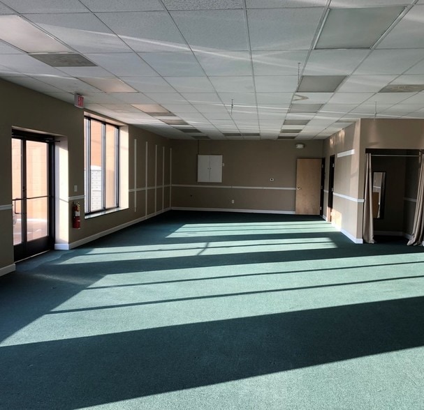 603 W Grand River Ave, Brighton, MI à louer - Photo intérieure – Image 3 sur 4