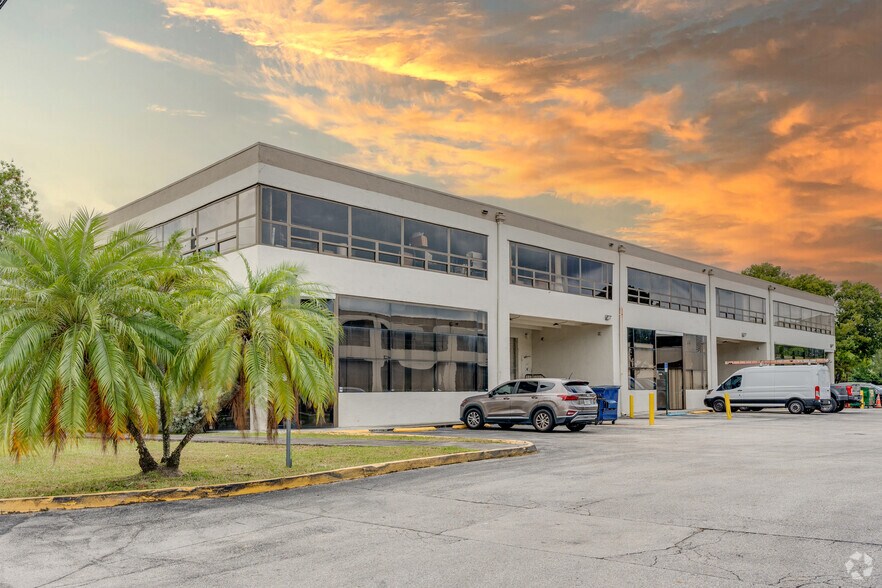 2100-2142 NW 99th Ave, Doral, FL à louer - Photo de l’immeuble – Image 3 sur 21